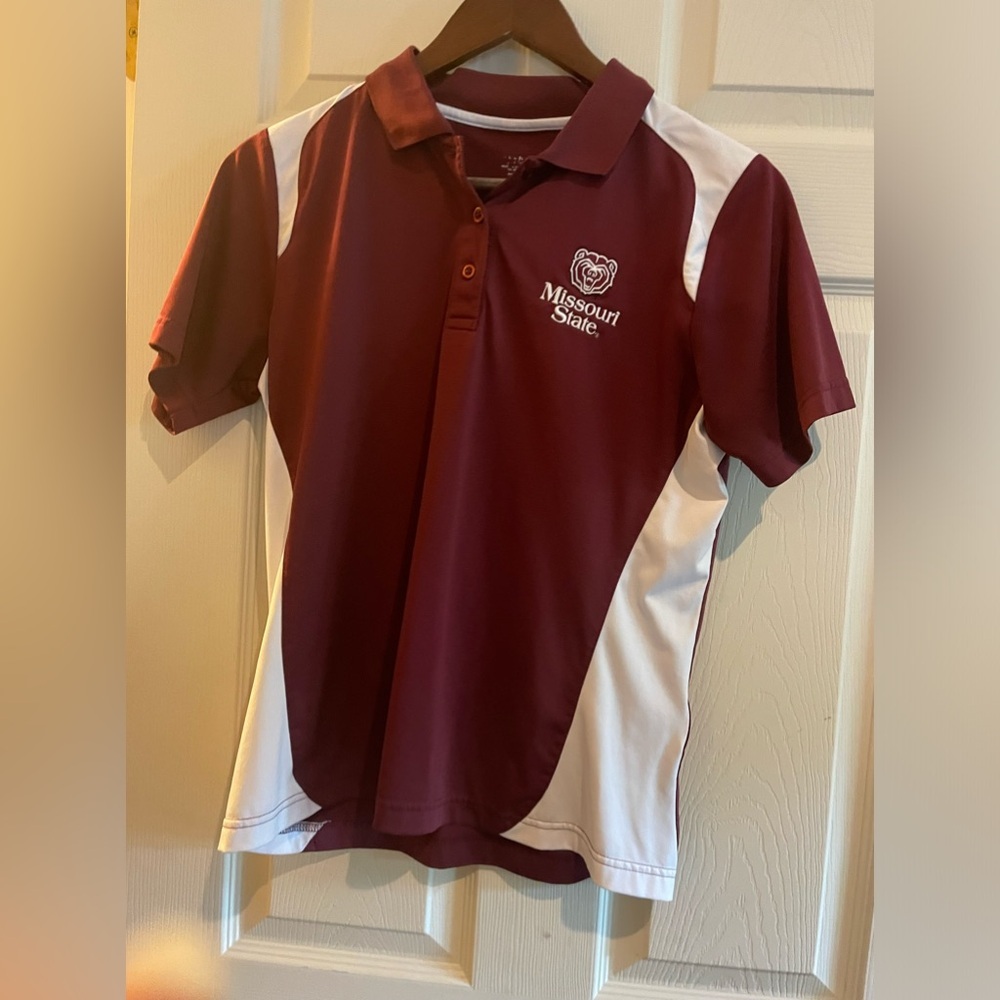 Teen boy, medium Missouri state burgundy, short sleeve shirt